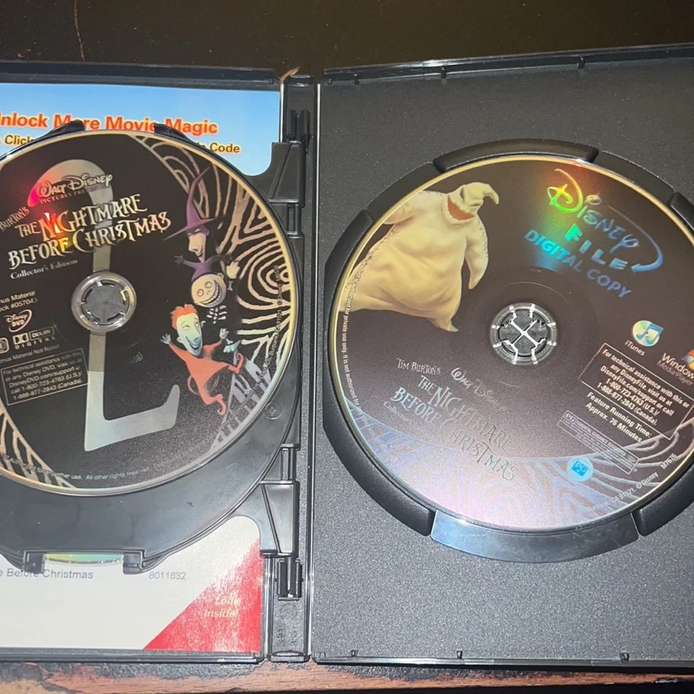 Walt Disney Tim Burtons The Nightmare Before Christmas 2-Disk Collectors Edition - Picture 4 of 4